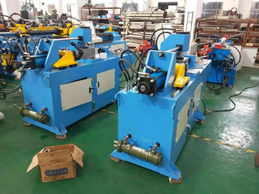 2 conjunto de máquina de formação de extremidade de tubo de estação dupla tm60-2 para o cliente na indonésia pronto
